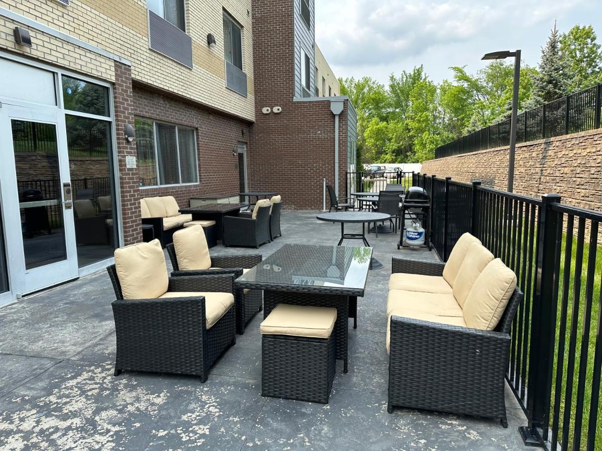Fairfield Inn & Suites By Marriott Detroit Chesterfield Exterior photo