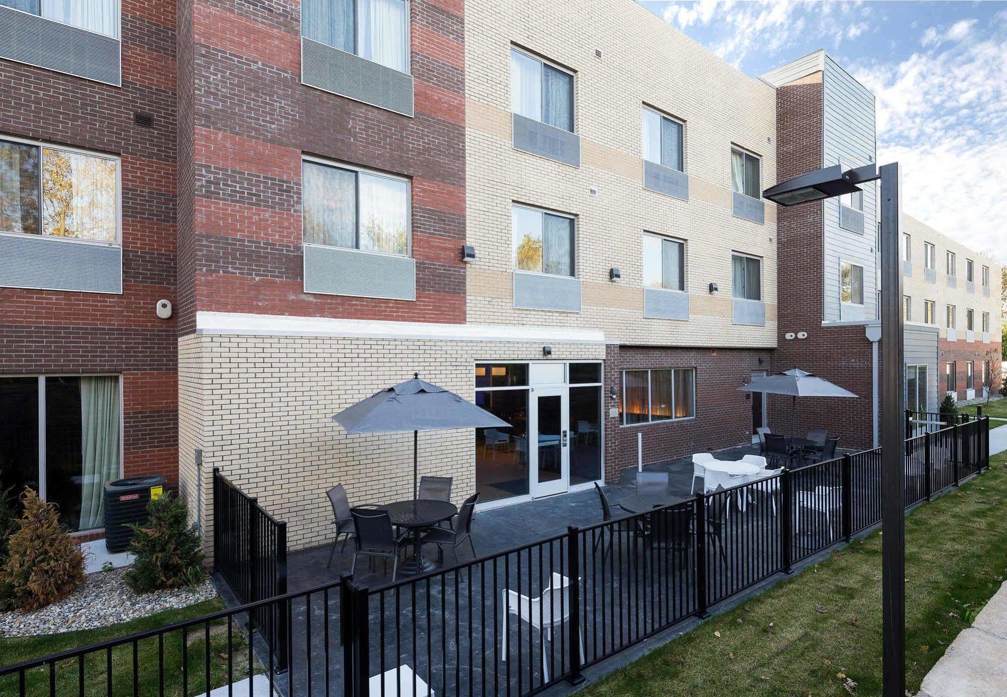 Fairfield Inn & Suites By Marriott Detroit Chesterfield Exterior photo